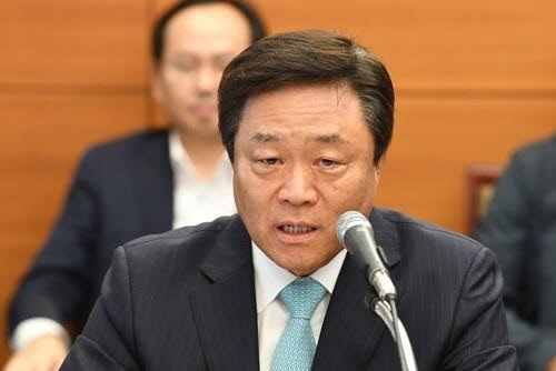 유주현 대한건설협회장이 8일 최소한의 근로 시간 보장과 공공공사 공사비 정상화를 요구하는 기자간담회를 열었다. 그는 공사비 부족에 따른 수익성 악화로 건설산업 기반 붕괴 위기감이 팽배해있다고 주장했다.<연합뉴스>